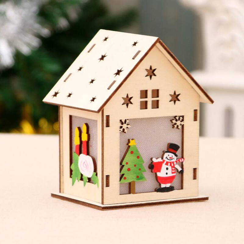 Maison en bois avec des lumières led pour l'artisanat de Noël en gros